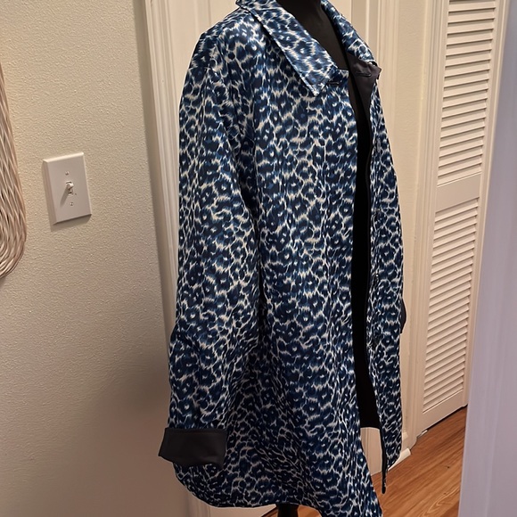 Dennis by Dennis Basso fully reversible rain trench coat - Picture 4 of 11